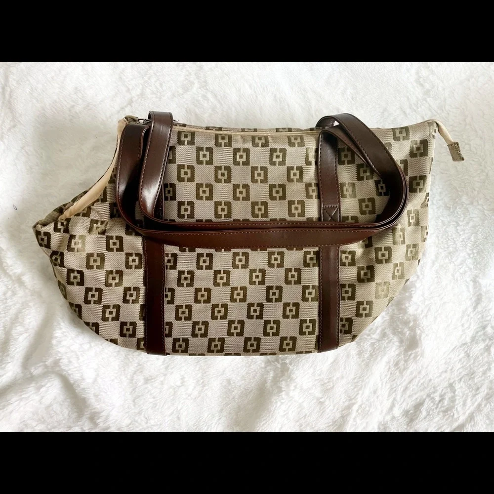 Pack n Paws pet carrier / dog carrier
